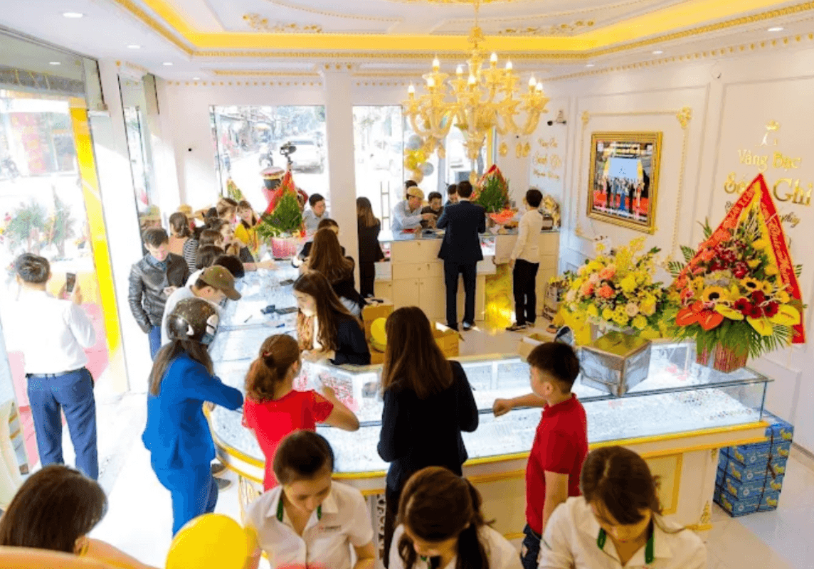 Showroom vàng bạc sánh ghi